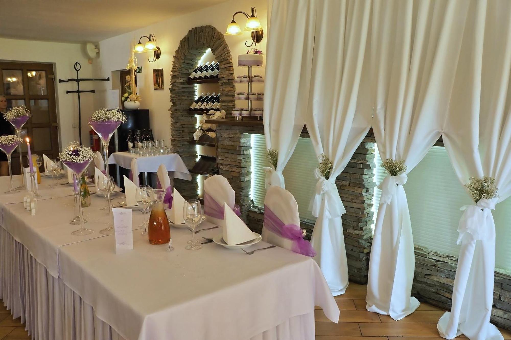Restaurace A Penzion Lutena Dolni Lutyne Kültér fotó